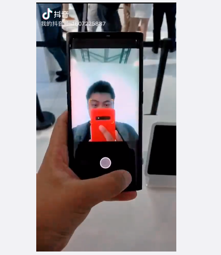 Oppo показала первый смартфон в мире с подэкранной камерой