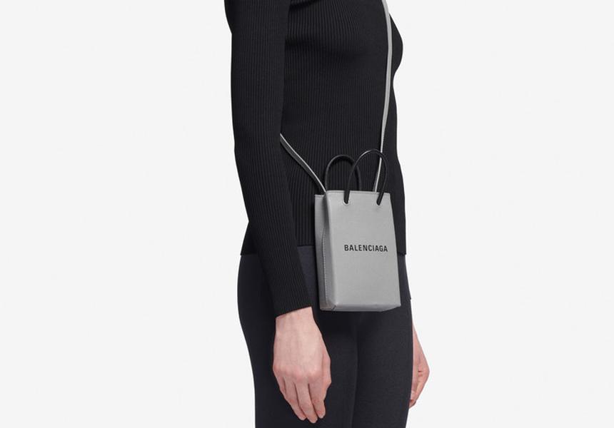 Balenciaga выпустила очень дорогие сумки для смартфонов из телячьей кожи