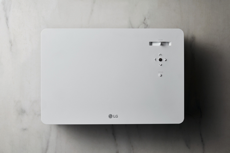 LG представила новый компактный проектор с 4К