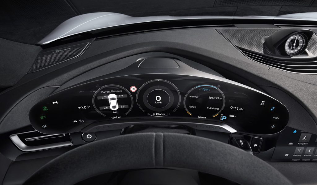 В интерьере нового Porsche Taycan будет пять дисплеев