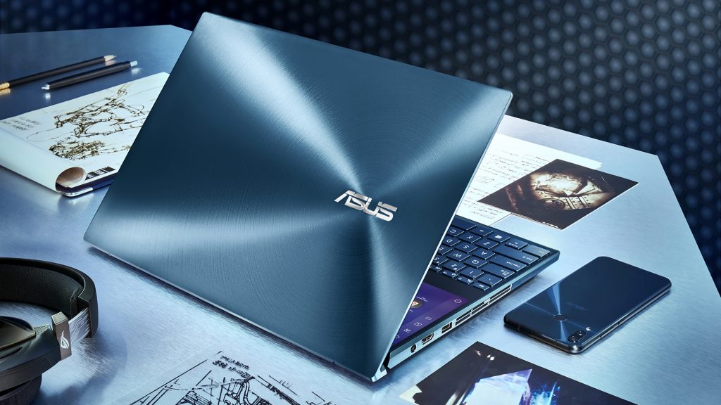 ASUS в Россию привезла ноутбук с двумя 4К дисплеями