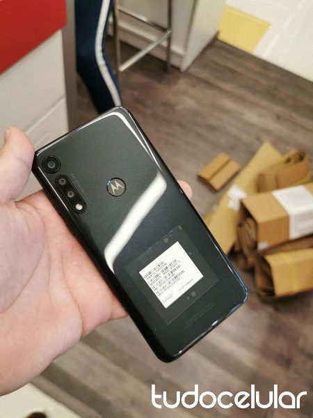 Раскрыты характеристики мощного и дешевого смартфона от Motorola
