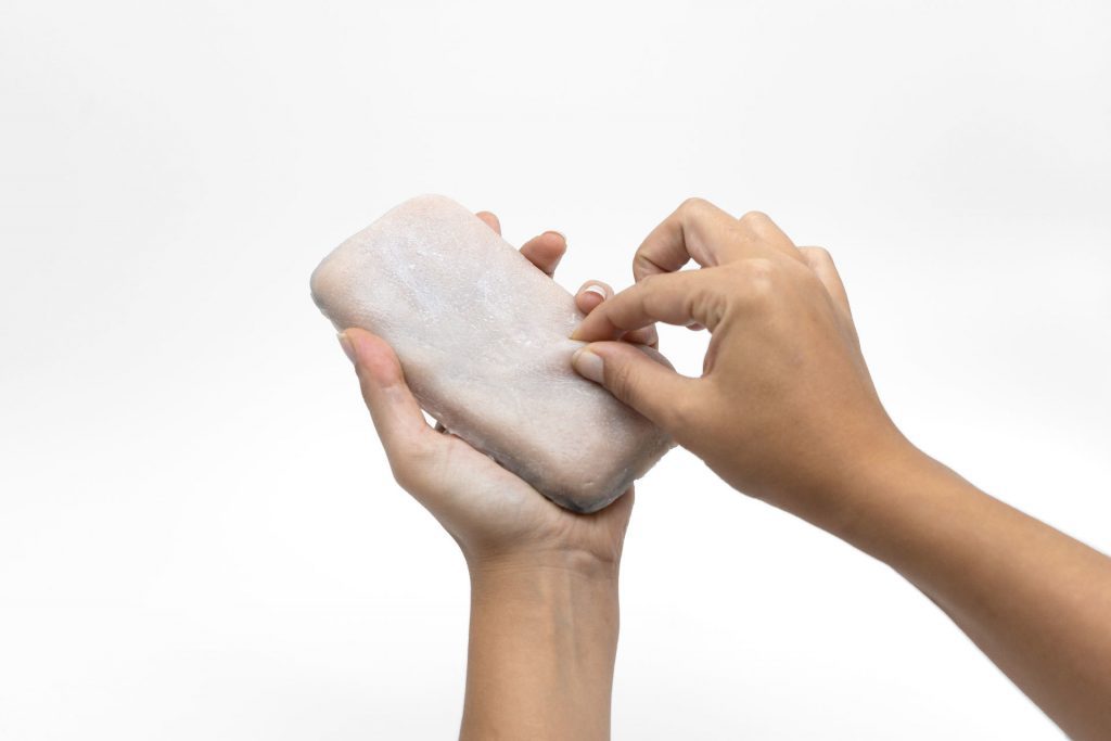Создан чехол для смартфона из искусственной человеческой кожи