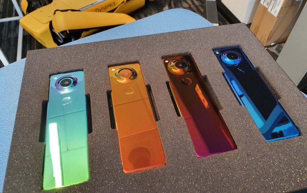 Создатель Android показал новый необычный смартфон Essential Phone 2