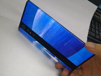 Уникальный Xiaomi Mi Mix Alpha показали на «живых» фотографиях