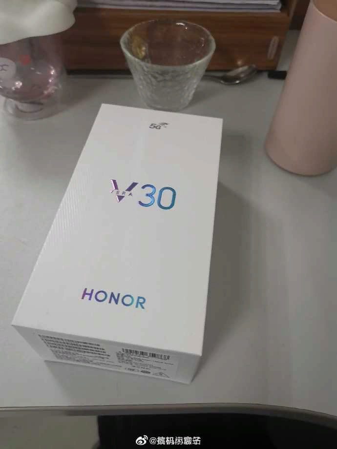 Honor V30 за день до анонса засветился на «живых» фотографиях