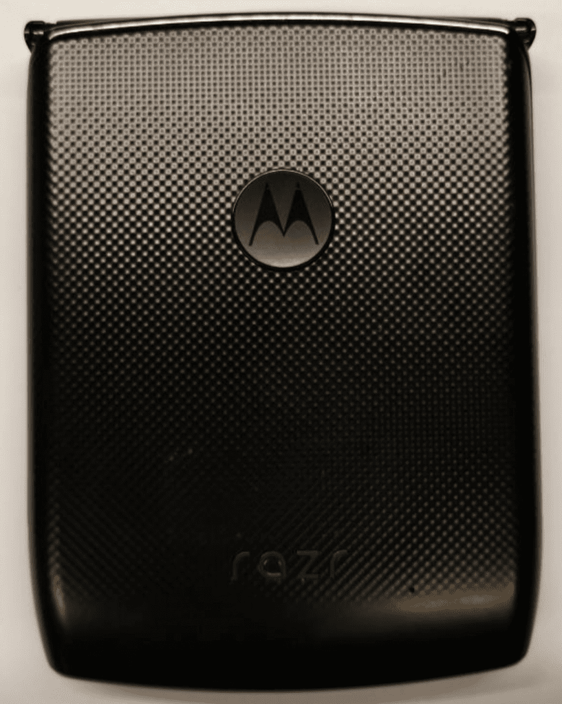 Появились «живые» фотографии Motorola RAZR с гибким экраном